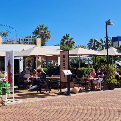 Viele trendige Bars und Restaurants im Yachthafen von Dénia